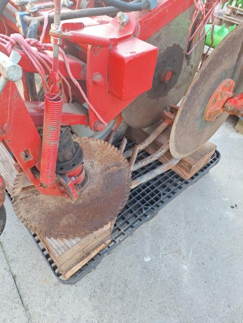 Carrot digging unit