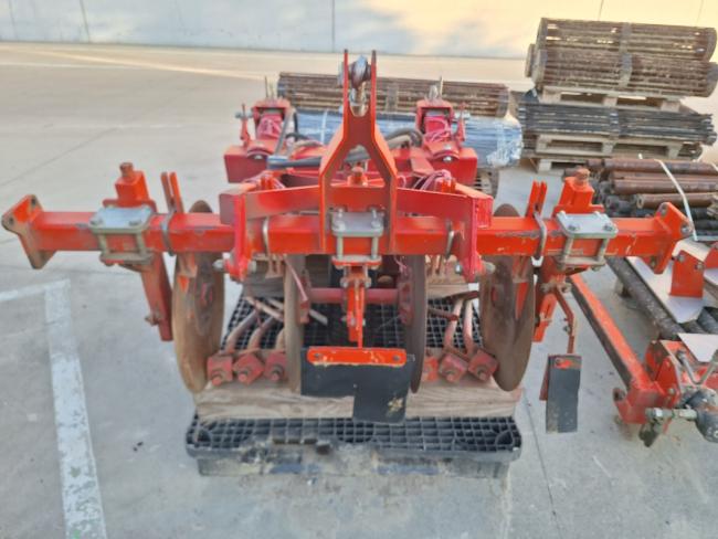 Carrot digging unit