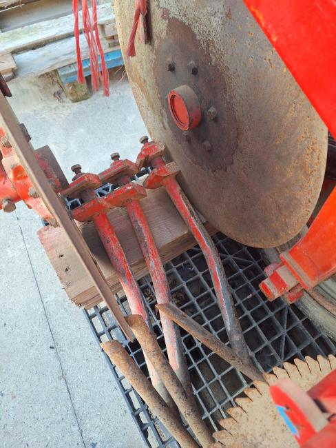 Carrot digging unit