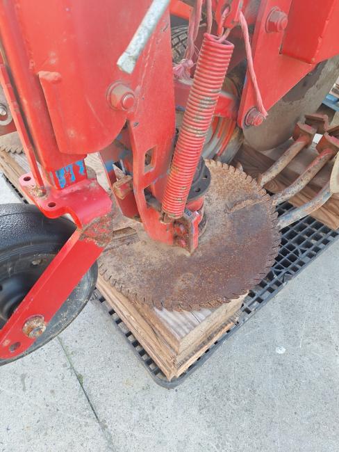 Carrot digging unit